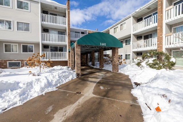 surrounding community with concrete driveway