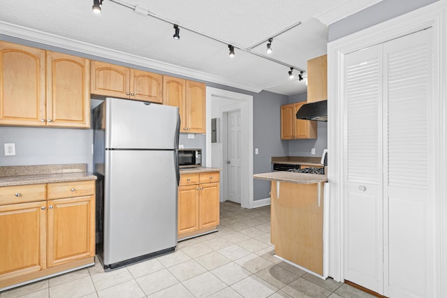 kitchen with under cabinet range hood, appliances with stainless steel finishes, light countertops, and light tile patterned flooring