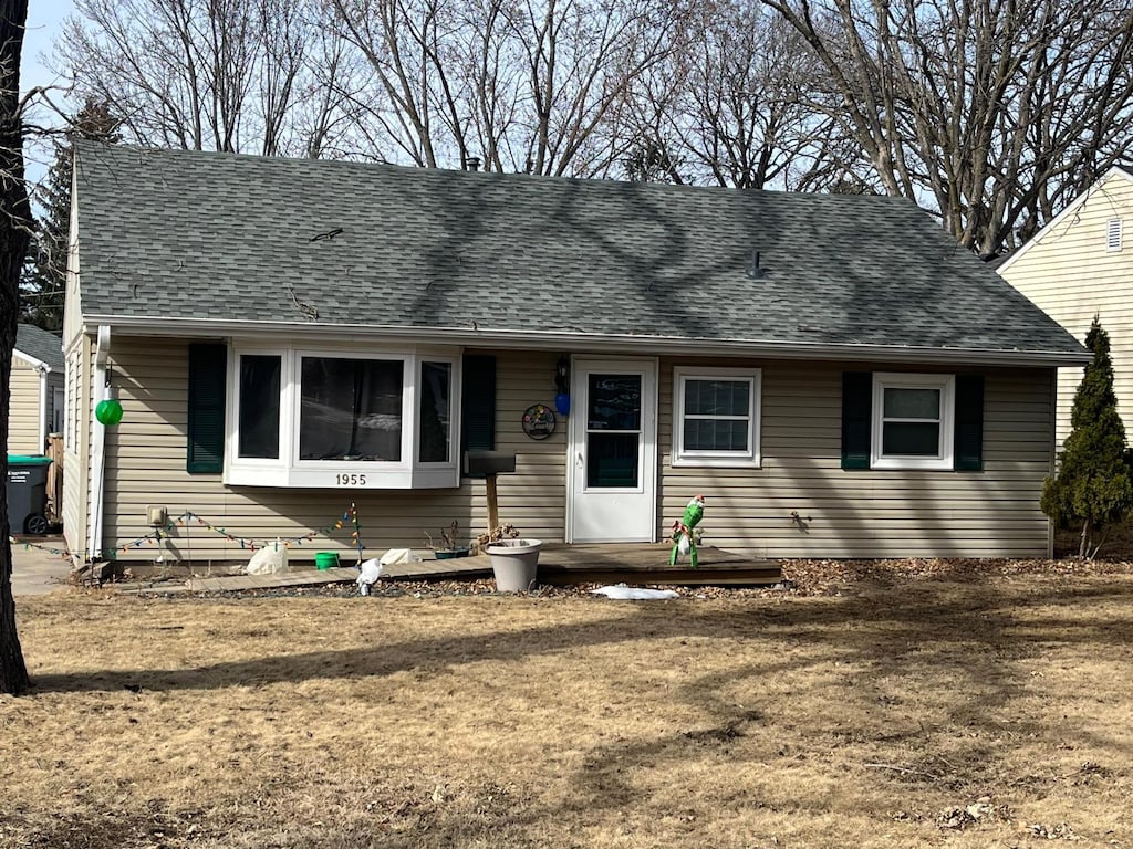 view of front of house with roof with shingles