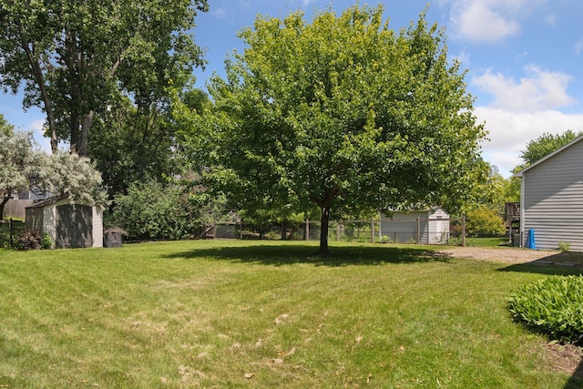 18884 Pennington Ave, Eden Prairie, MN 55346 - view of yard with a shed