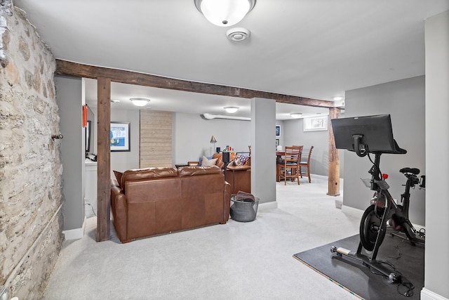 workout area with baseboards and carpet