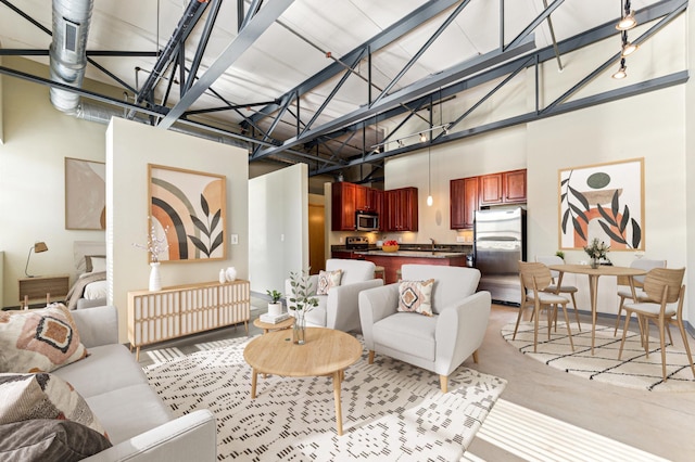 living area featuring a high ceiling