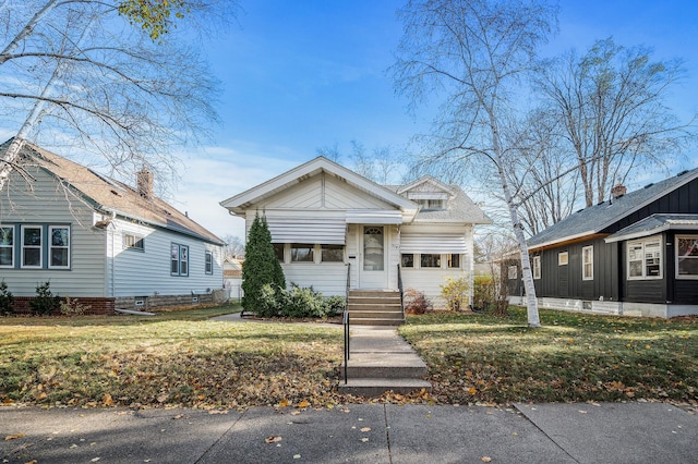 view of front of property featuring a front yard