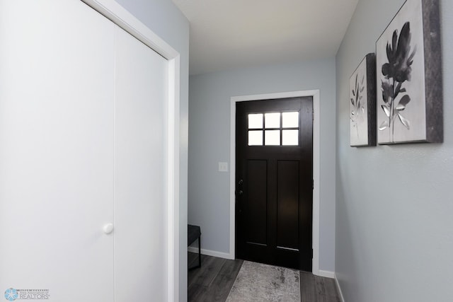 foyer featuring wood finished floors and baseboards