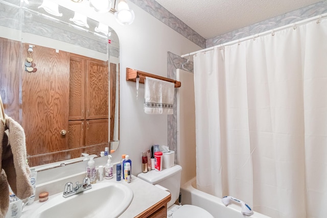 full bathroom featuring a textured ceiling, shower / bath combination with curtain, vanity, and toilet