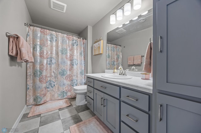 full bathroom featuring visible vents, toilet, vanity, and baseboards