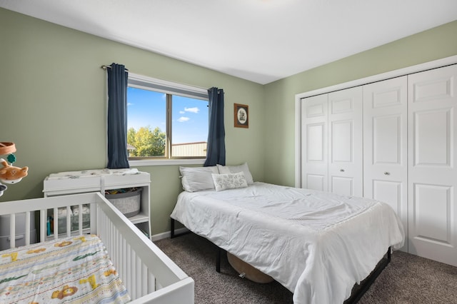 bedroom with a closet, baseboards, and carpet floors