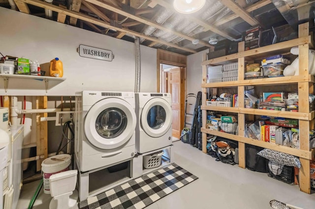 washroom featuring laundry area and washing machine and dryer