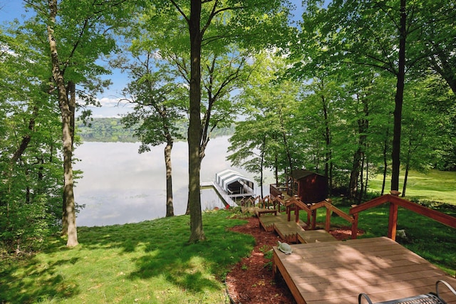 view of yard featuring a water view