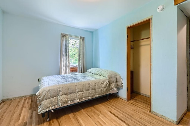 900 Park St, Anoka, MN 55303 - bedroom featuring light wood-style flooring, baseboards, and a closet