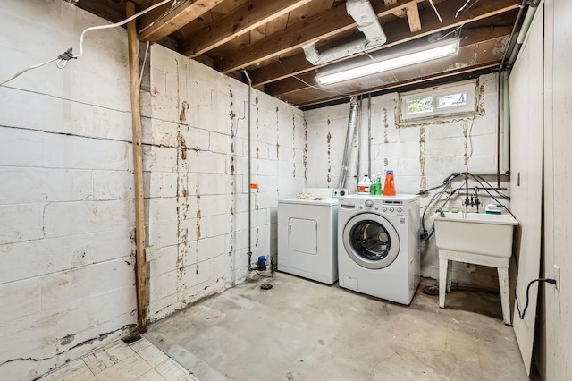 900 Park St, Anoka, MN 55303 - laundry room with washer and dryer