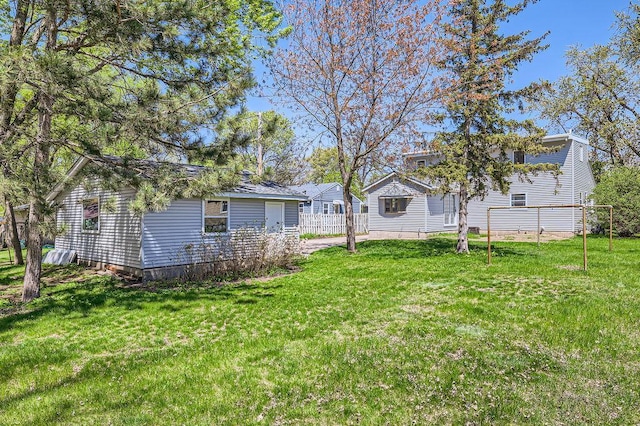 900 Park St, Anoka, MN 55303 - view of yard