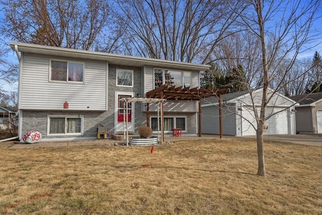 split foyer home with driveway, an attached garage, a pergola, entry steps, and a front lawn