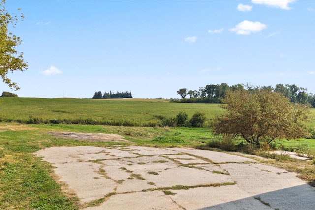 view of yard with a rural view