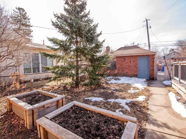 view of yard with a garden