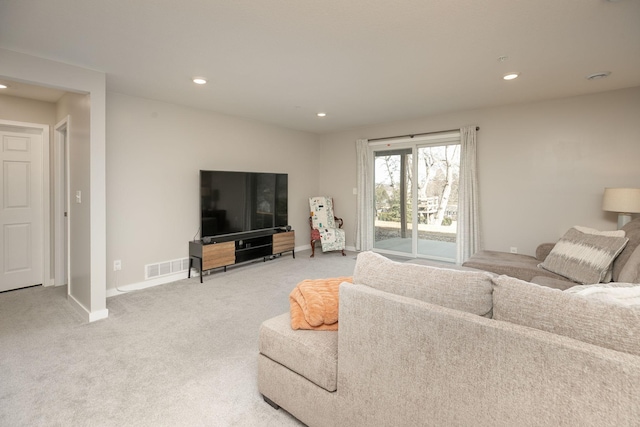 living area featuring recessed lighting, visible vents, light carpet, and baseboards