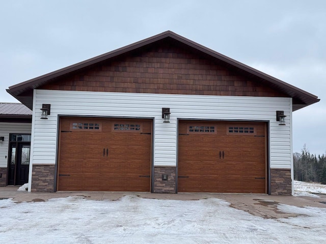 view of detached garage