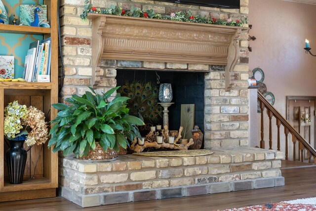 interior details with wood finished floors