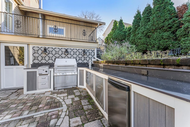 view of patio / terrace with area for grilling and an outdoor kitchen