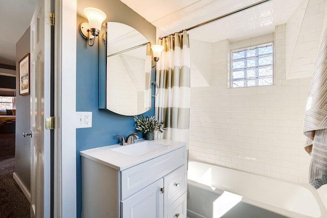 full bath with shower / bath combo and vanity