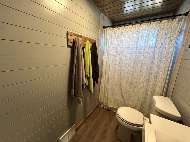 211 Hartley St, Coleraine, MN 55722 - full bath featuring visible vents, toilet, wood finished floors, curtained shower, and wood ceiling