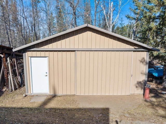 view of detached garage