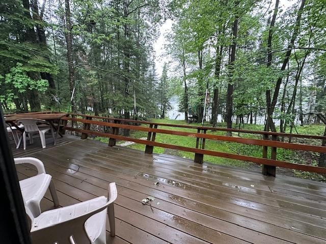 deck with outdoor dining space