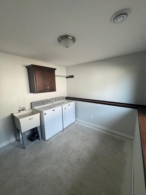 laundry area with visible vents, washer and clothes dryer, a sink, cabinet space, and baseboards