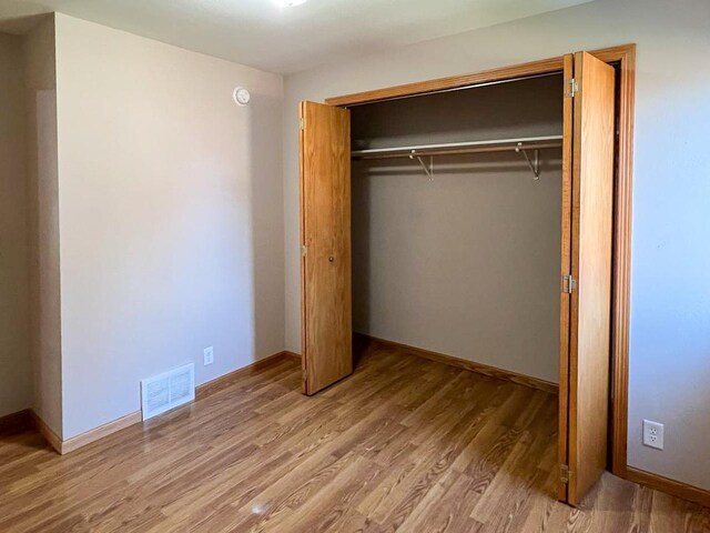 closet with visible vents