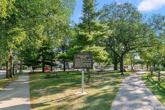 view of property's community featuring a yard