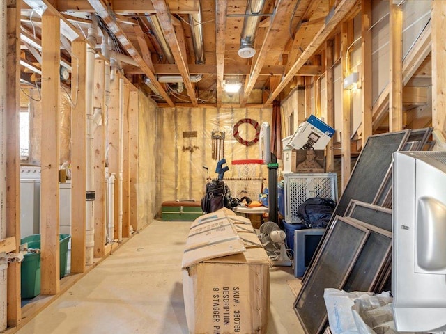 storage room with washer / clothes dryer