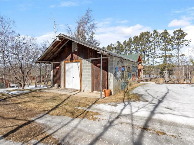 view of outbuilding featuring an outdoor structure