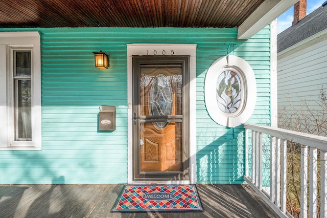 doorway to property with covered porch