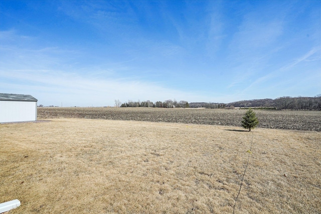 view of yard featuring a rural view