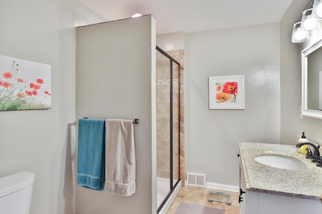 full bath with visible vents, toilet, a shower stall, baseboards, and vanity