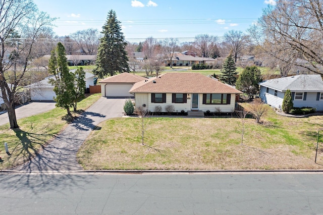 ranch-style house with a front lawn, a garage, and entry steps