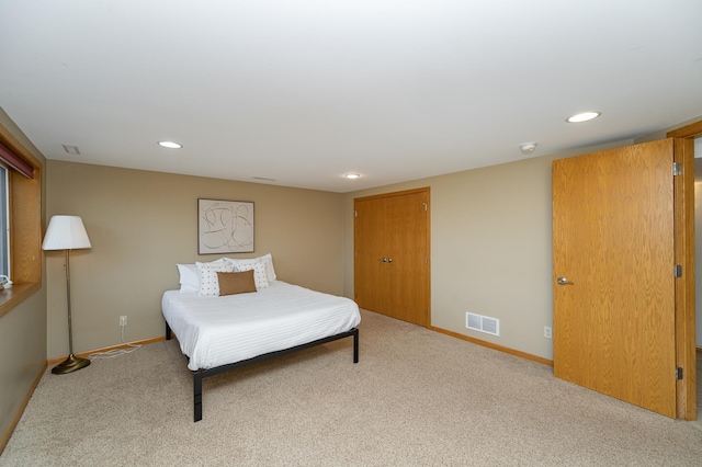 bedroom featuring visible vents, recessed lighting, carpet, and baseboards