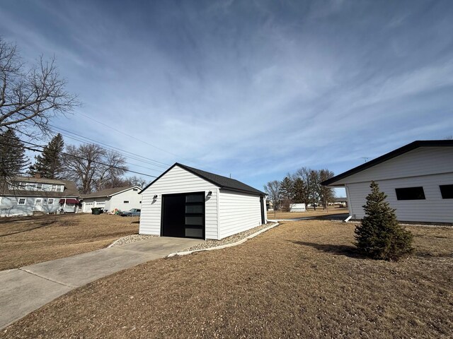 exterior space featuring driveway