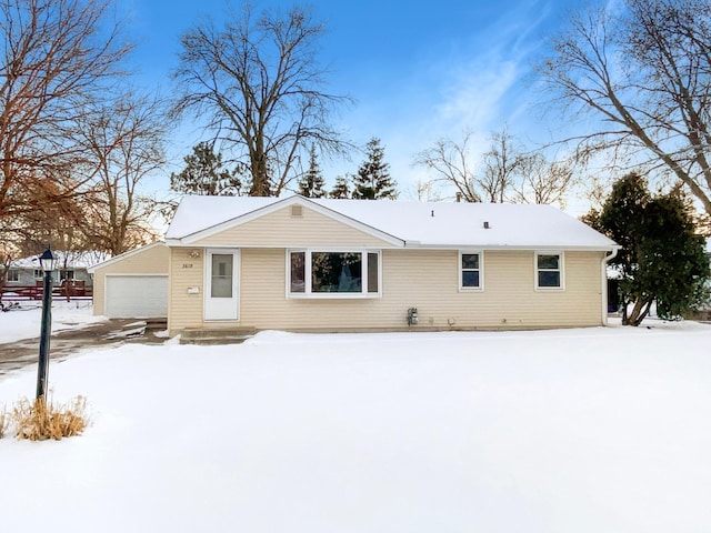 view of front of house with a detached garage