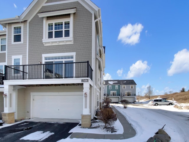 view of front of house featuring a balcony and an attached garage