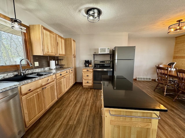 28887 Hi Vista Dr, Otter Tail Twp, MN 56515 - kitchen with stainless steel appliances, a sink, dark wood-style flooring, light brown cabinetry, and a textured ceiling