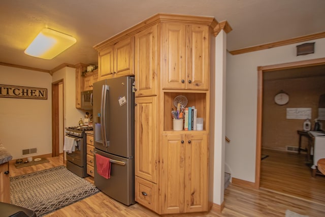 kitchen featuring visible vents, crown molding, baseboards, appliances with stainless steel finishes, and light wood-style floors