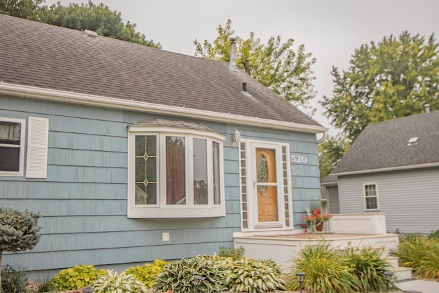 view of front facade with a shingled roof