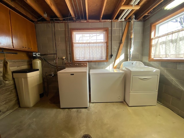 washroom with washer and clothes dryer