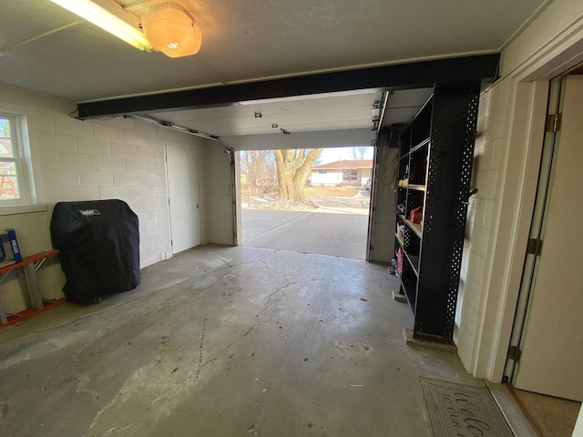 garage featuring concrete block wall