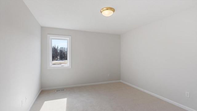 unfurnished room featuring light carpet, visible vents, and baseboards