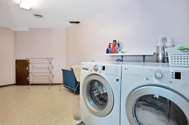 washroom with light floors, baseboards, visible vents, separate washer and dryer, and a textured ceiling