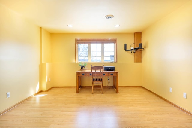 home office with light wood-style flooring, recessed lighting, baseboards, and visible vents