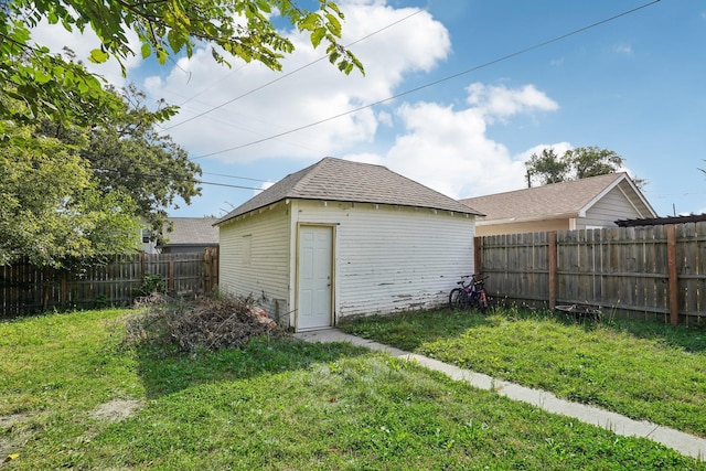 view of outdoor structure featuring an outbuilding and a fenced backyard