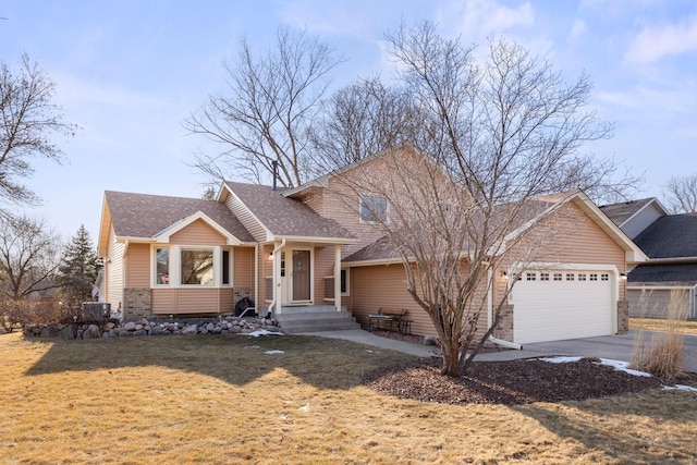 view of front of house with a garage, a front lawn, roof with shingles, and driveway